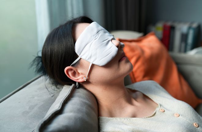 沉默。成年人的舒服都在陌生人社交里！CQ9电子app朋友圈停更、闺蜜群(图5)