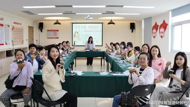 同行”——关爱巾帼司机母亲节暖心活动CQ9电子平台入口“香伴车程 母爱(图3)