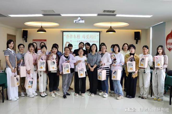 同行”——关爱巾帼司机母亲节暖心活动CQ